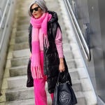 Carmen Gimeno con pantalones rosas de pana.