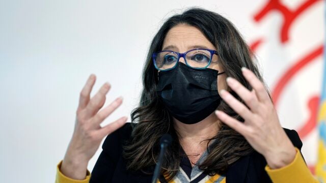La vicepresidenta y portavoz del Gobierno valenciano, Mónica Oltra, durante la rueda de prensa posterior al Pleno del Consell