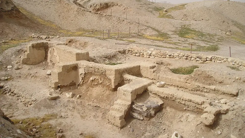 Cimientos de viviendas descubiertos en Tell es-Sultan en Jericó
