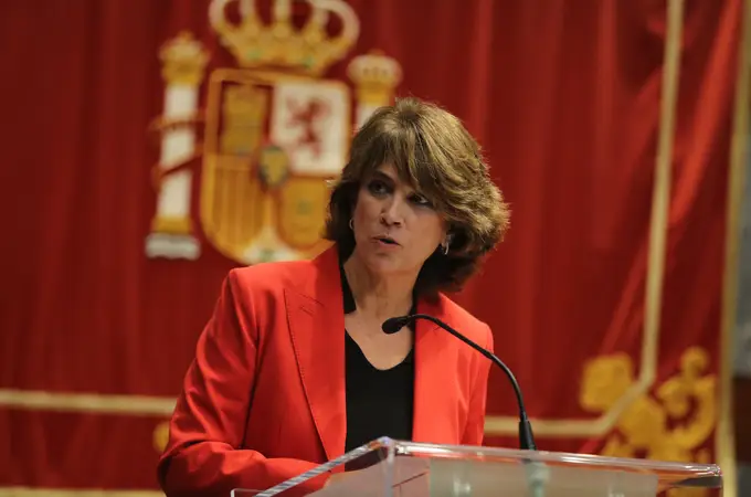 El PSOE esconde en una Ley el ascenso de Dolores Delgado para cuando deje la Fiscalía General