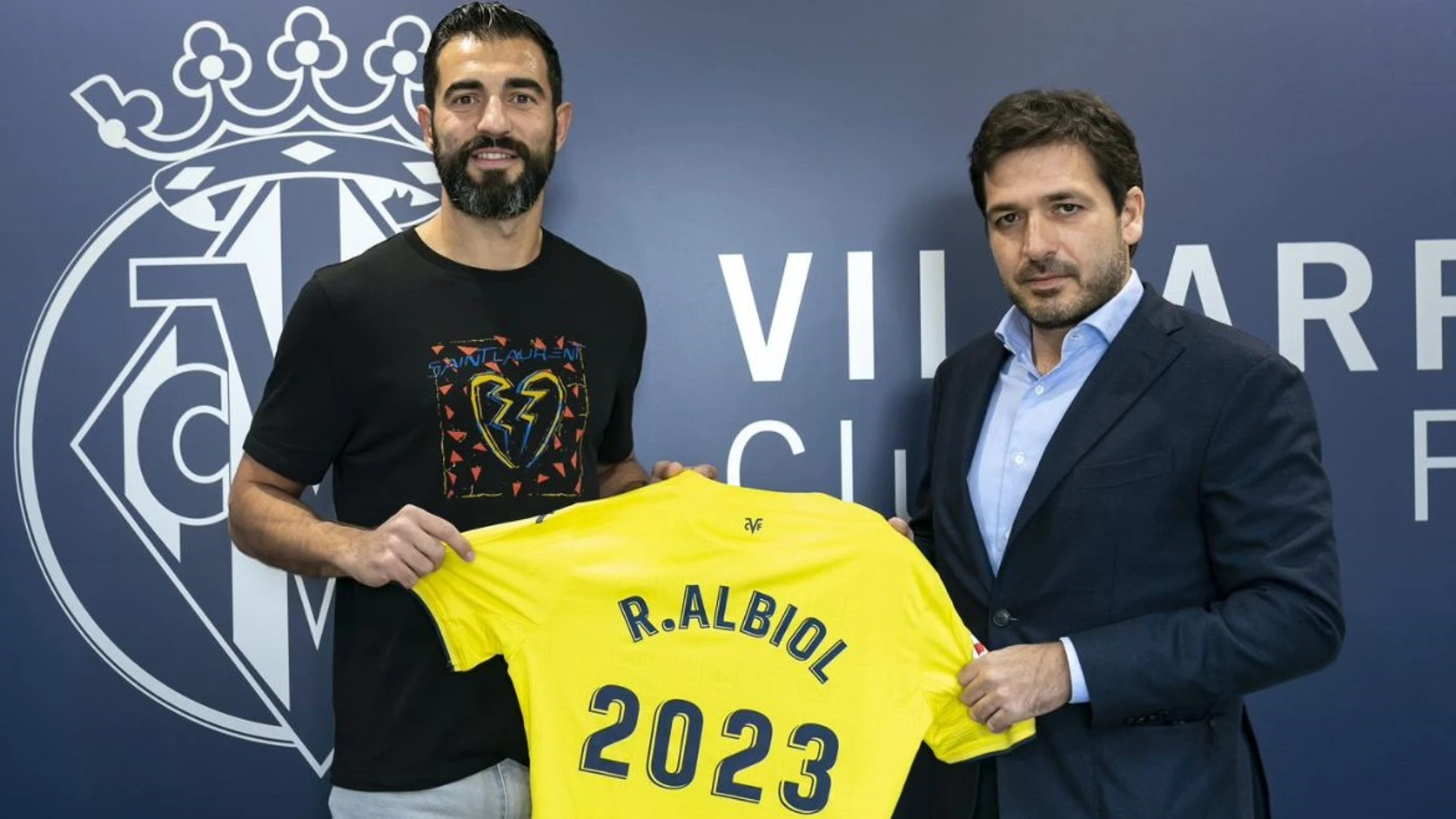 El futbolista Raúl Albiol renueva con el Villarreal hasta 2023.
