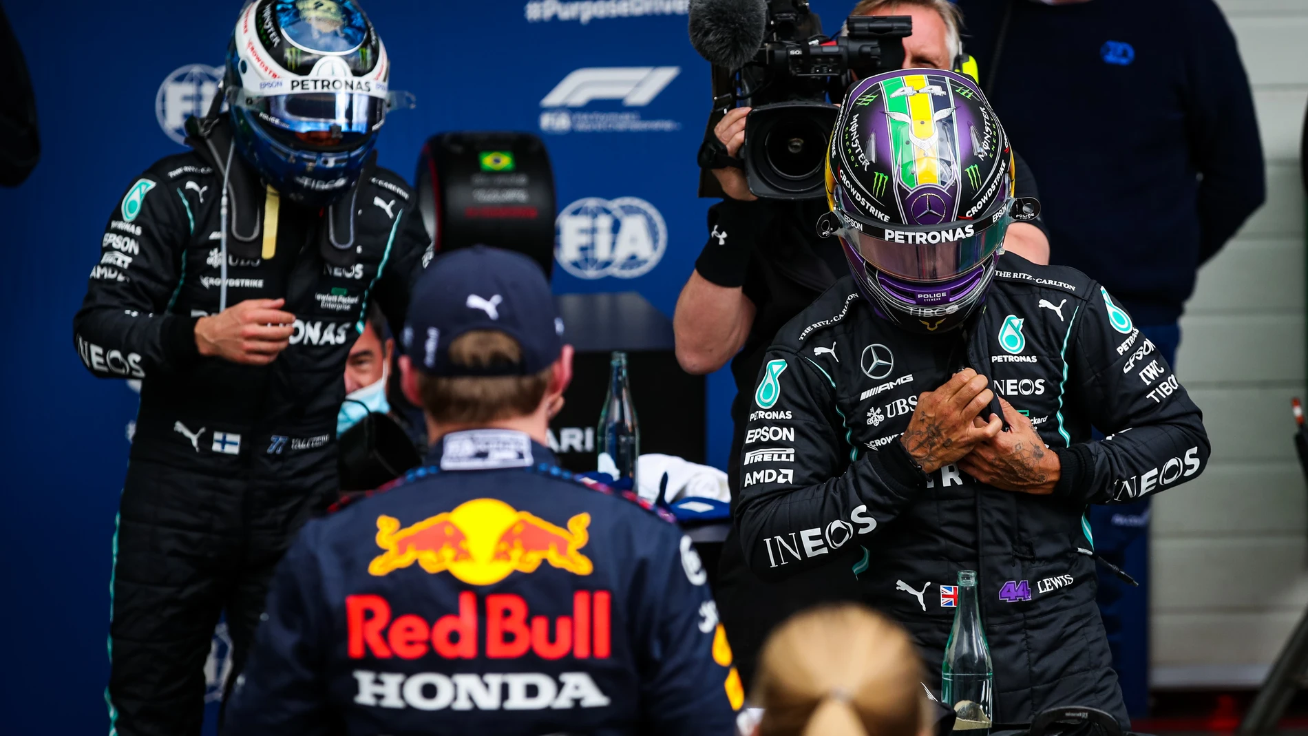 Hamilton y Verstappen se cruzaron este sábado en el Gran Premio de Brasil