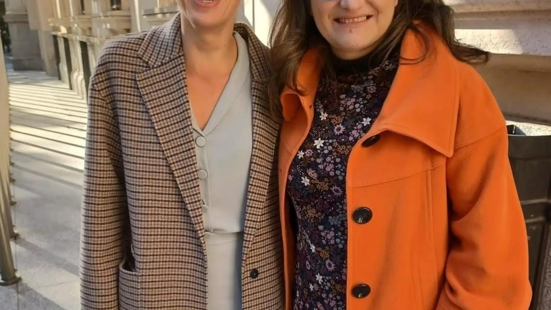 La ministra de Igualdad, Irene Montero, junto a la vicepresidenta del gobierno valenciano, Mónica Oltra, este jueves en el Senado