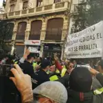 Protesta y abucheos a la llegada de Yolanda Díaz al acto de Valencia