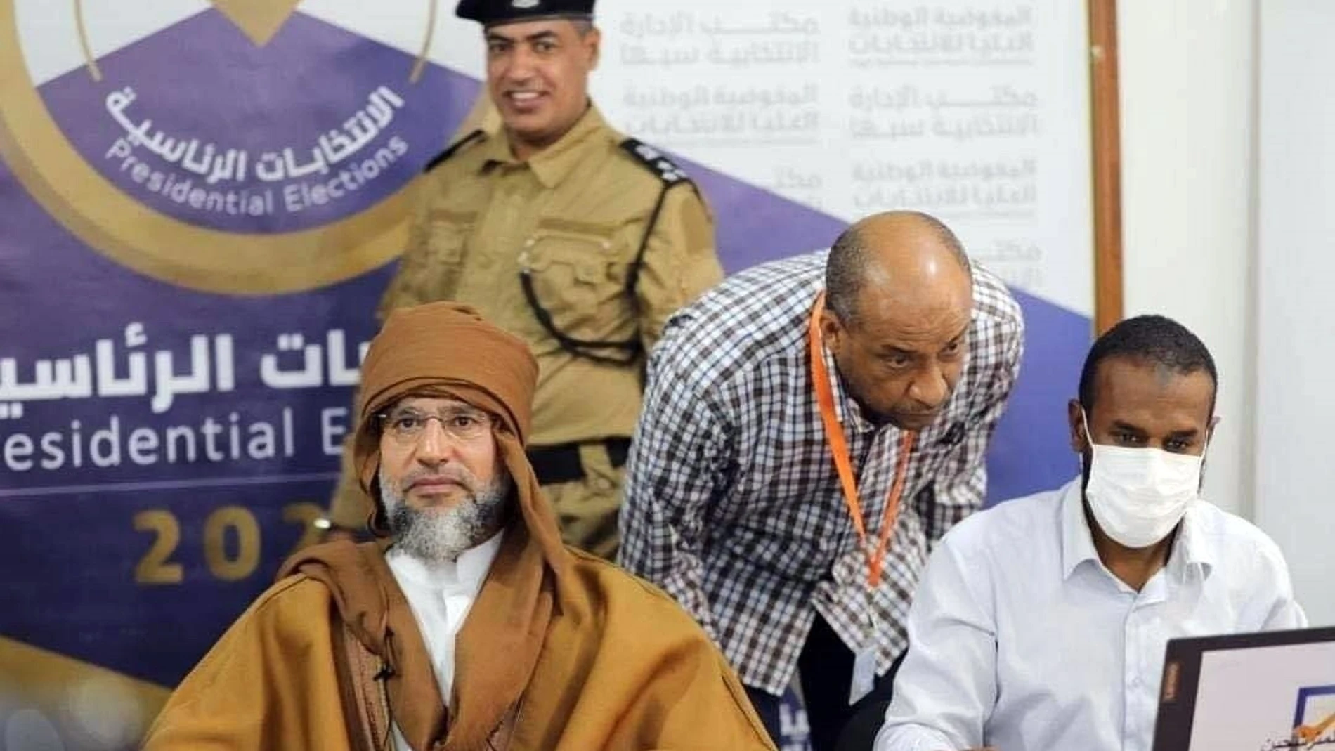 Saif al Islam Gadafi se inscribe en las elecciones presidenciales en Sebha, al sur de Trípoli