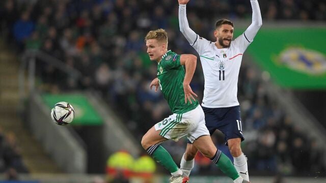 Berardi protesta una jugada en el partido ante Irlanda del Norte