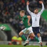 Berardi protesta una jugada en el partido ante Irlanda del Norte