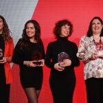 De izquierda a derecha, María Romero, Enedina González, Yla Eunice y Helga Figueroa
