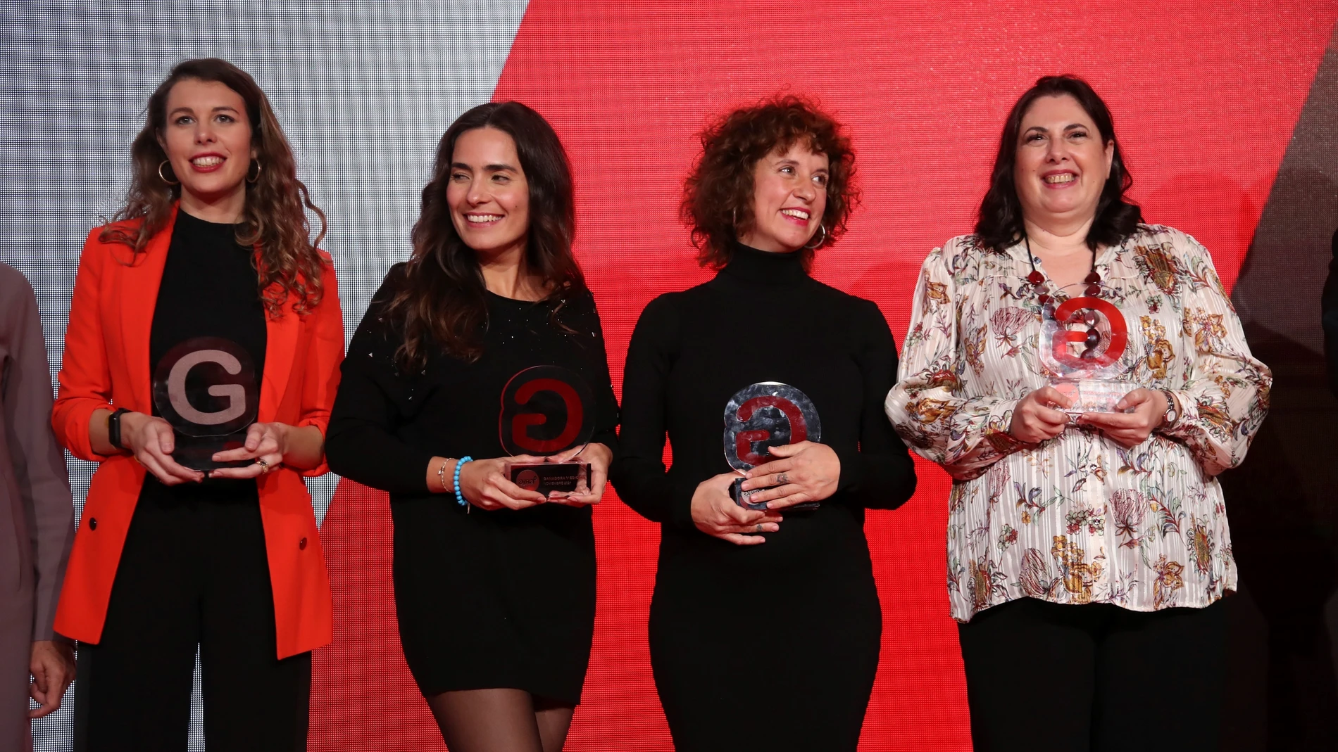 De izquierda a derecha, María Romero, Enedina González, Yla Eunice y Helga Figueroa
