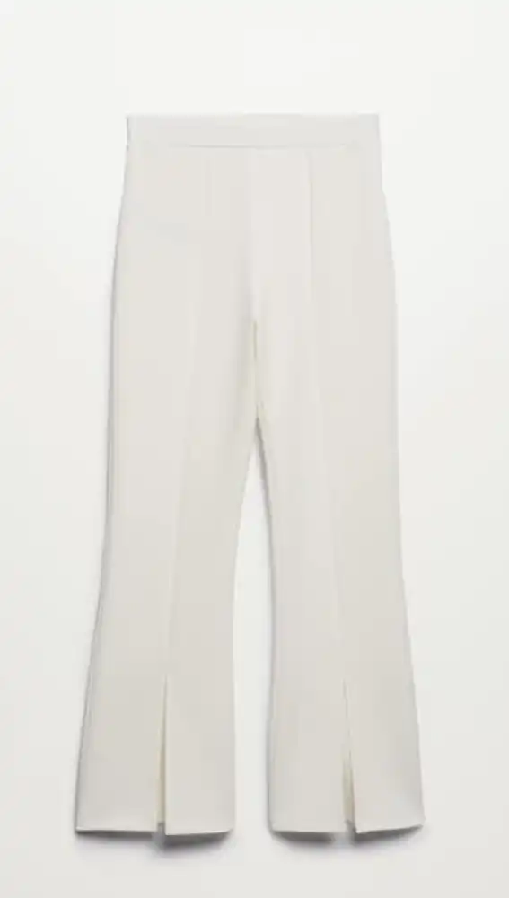 Pantalón blanco con cintura elástica.