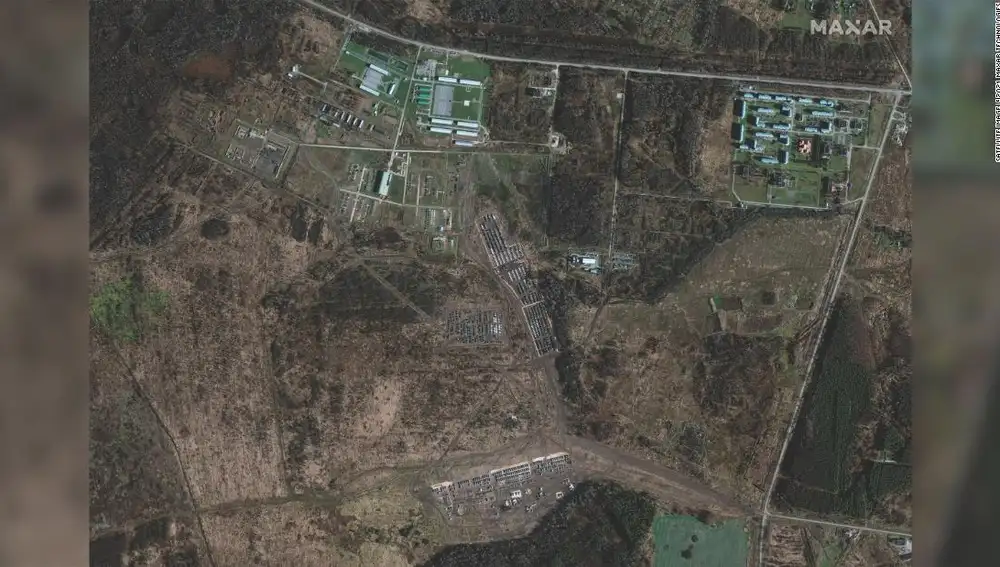 Imagen de satélite con equipos militares rusos cerca de la frontera con Ucrania