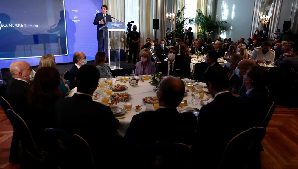El presidente de la Junta, Alfonso Fernández Mañueco, participa en un desayuno informativo de Nueva Economía Fórum