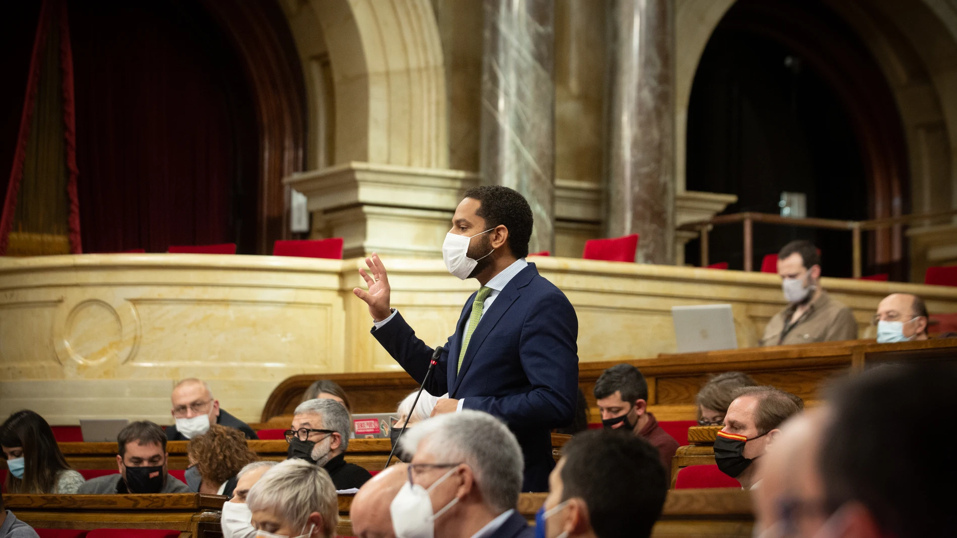 El líder de Vox en Catalunya, Ignacio Garriga, interviene en una sesión de control al Govern. David Zorrakino / Europa Press
