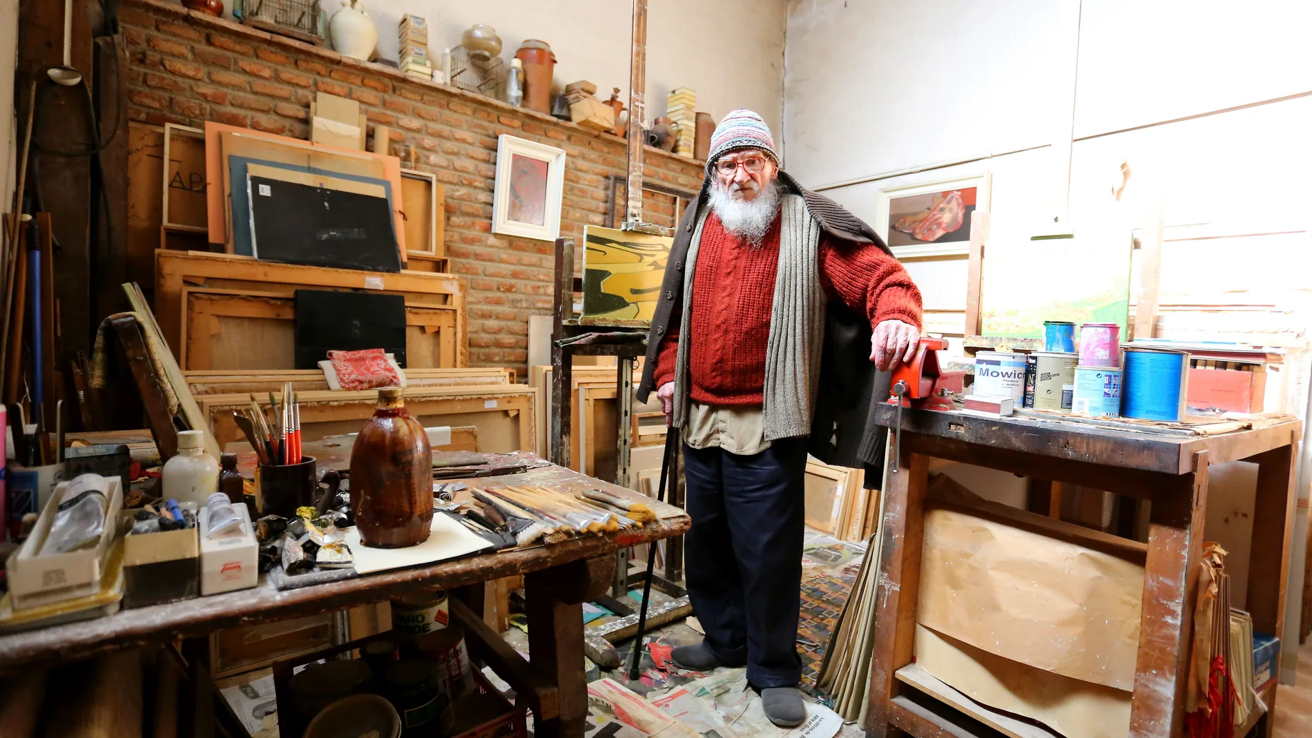 Félix Cuadrado Lomas en su lugar de trabajo