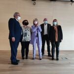 En el medio, Verónica Casado visita el nuevo edificio del Hospital Santa Bárbara de Soria