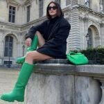 Alexandra Pereira con las botas verde más cómodas y bonita del invierno.