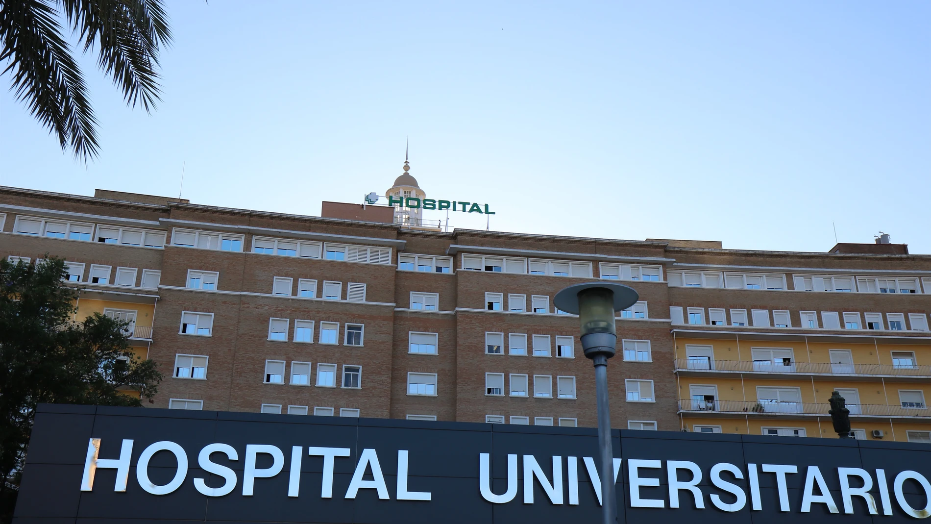 Fachada principal del Hospital Universitario Virgen del Rocío de Sevilla. JUNTA DE ANDALUCIA