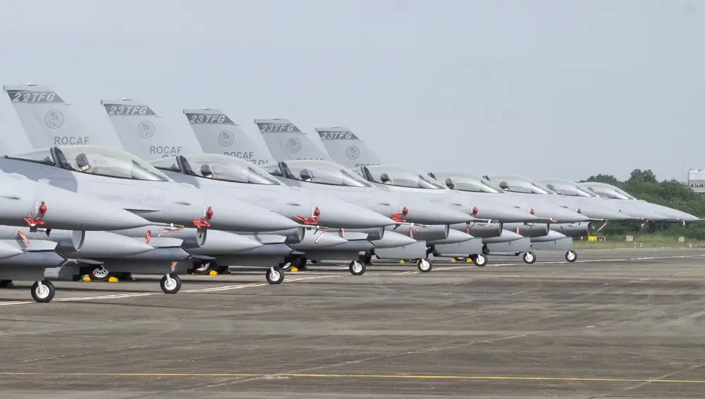 Aviones de combate F-16V en servicio en la base de la Fuerza Aérea en Chiayi, en el suroeste de Taiwán, en 2021