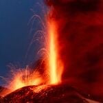 El volcán de Cumbre Vieja se ha vuelto a reactivar a última hora de esta tarde, cuando mañana se cumplen 60 días desde que entrara en erupción