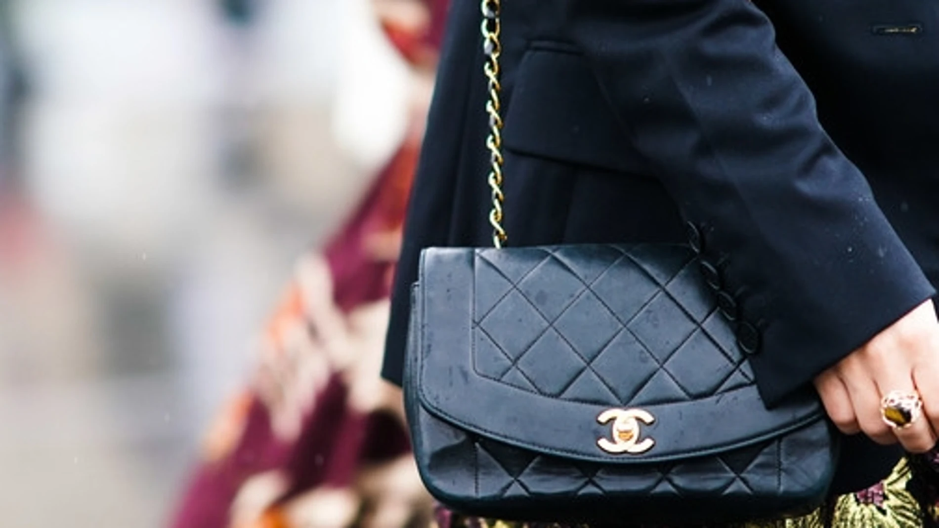 veinte Rechazo desenterrar Chanel da con la clave para ser más exclusiva: limitará las ventas de sus  bolsos