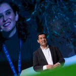 El presidente de la comunidad de Andalucía, Juanma Moreno, en su intervención en el XVI Congreso Autonómico del PP andaluz. Álex Cámara / Europa Press