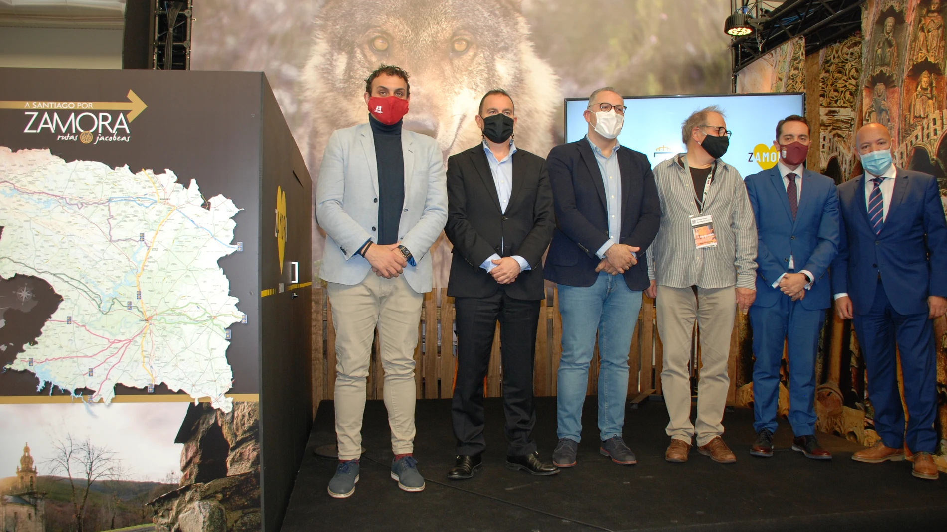 El presidente de la Diputación de Zamora; Francisco José Requejo; presenta en Intur, junto a los vicepresidentes José María Barrios y Jesús María Prada, y el alcalde de Toro, Tomás del Bien, entre otros