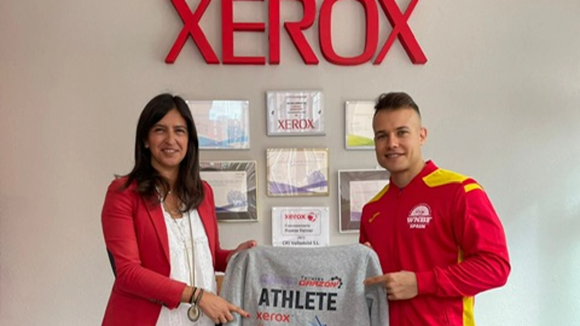 Samuel Rodríguez Gómez, con una de sus patrocinadoras