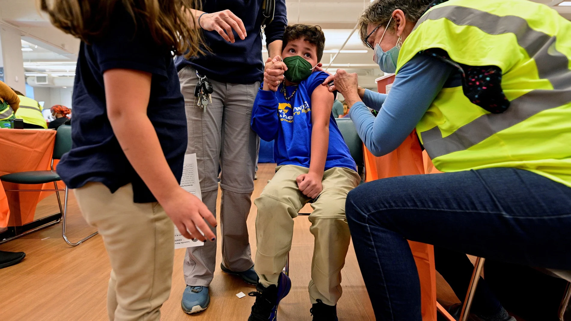 Un niño recibe la dosis de la vacuna in Louisville, Kentucky, en EE UU