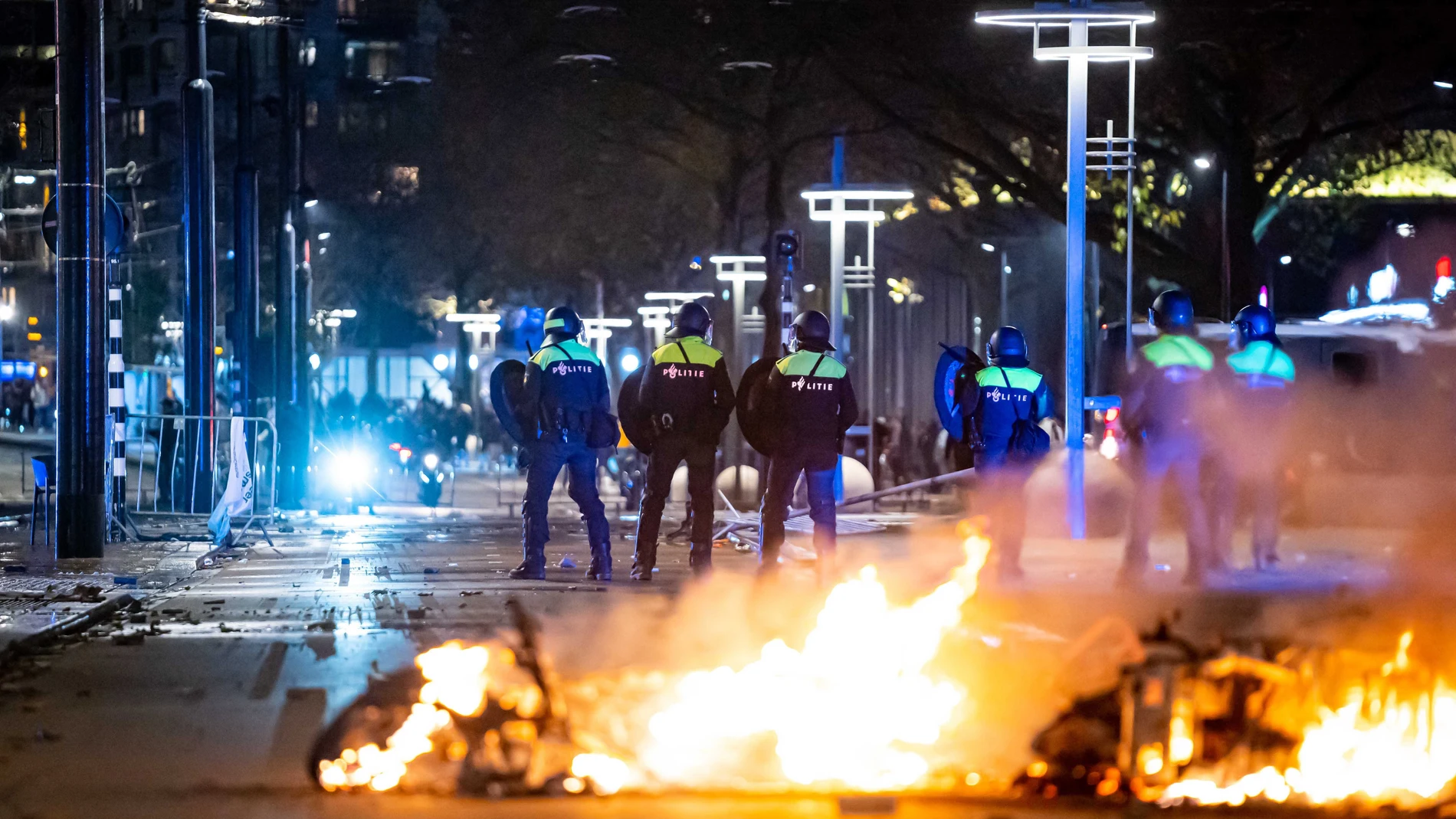 Violentas protestas se apoderaron el viernes del centro de Róterdam