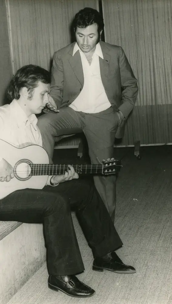 El cantaor junto a Paco de Lucía a finales de la década de los 60