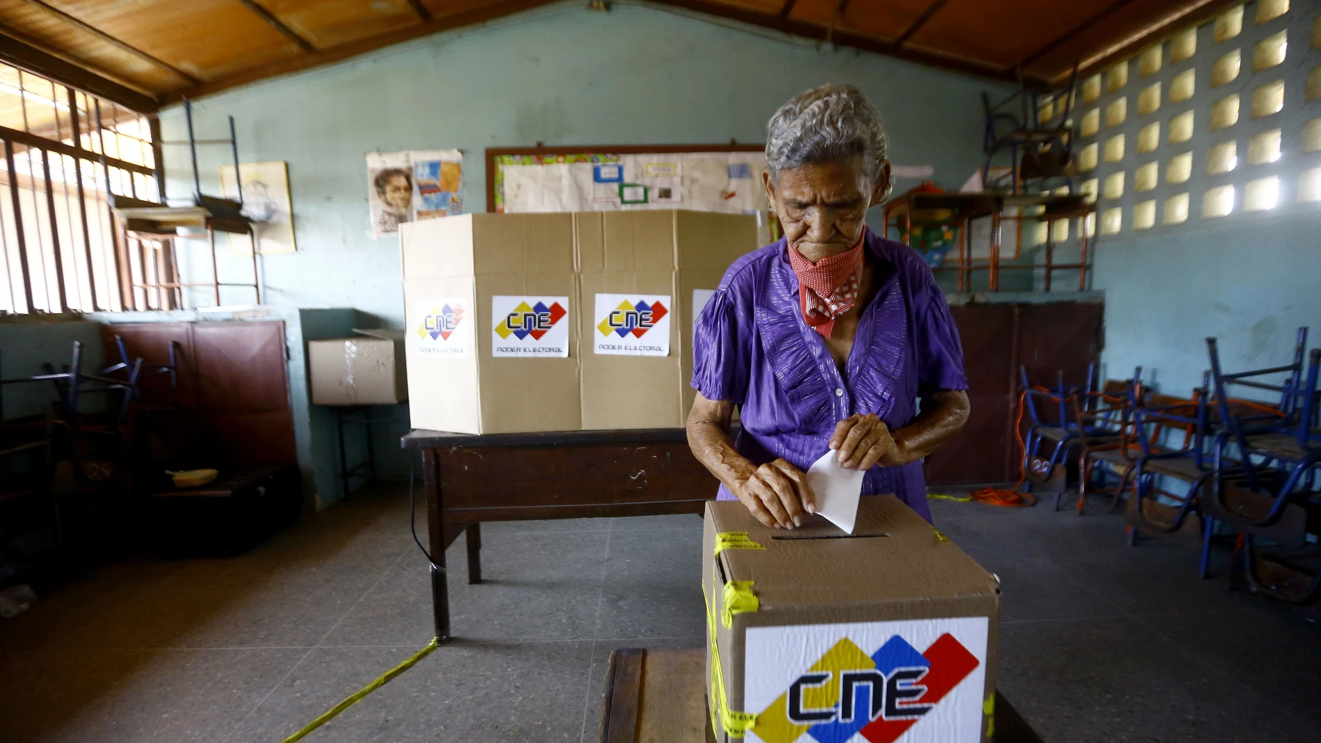 Simulacro electoral en Venezuela antes de los comicios regionales y municipales. Foto de archivo
