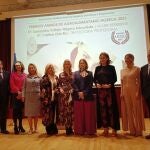 Las premiadas posaron al final del acto