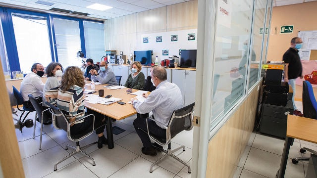 La reunión editorial de la mañana marca el rumbo informativo de la jornada radiofónica