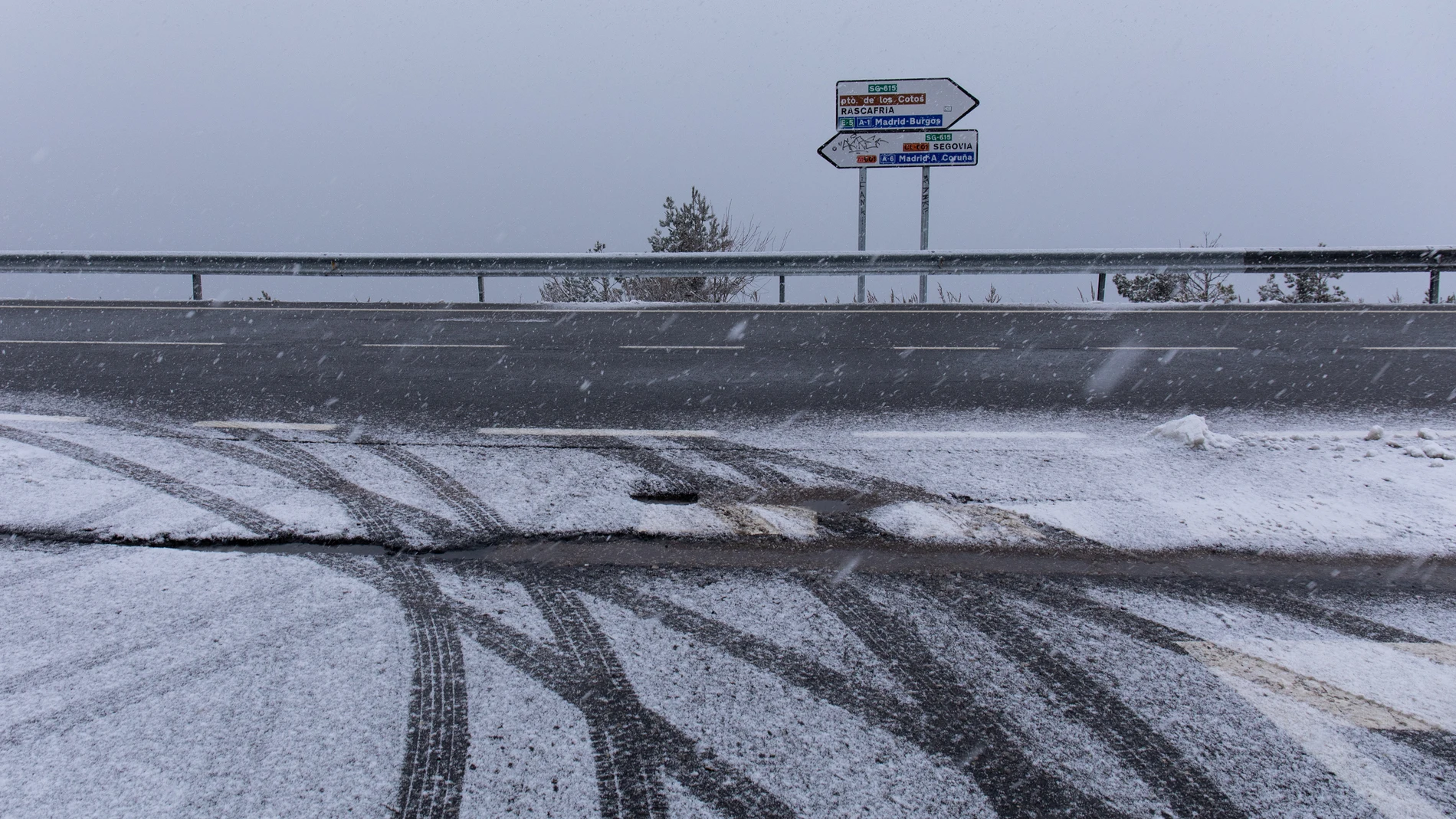 Carreteras cubiertas de nieve en el Puerto de Navacerrada, el pasado 22 de noviembre