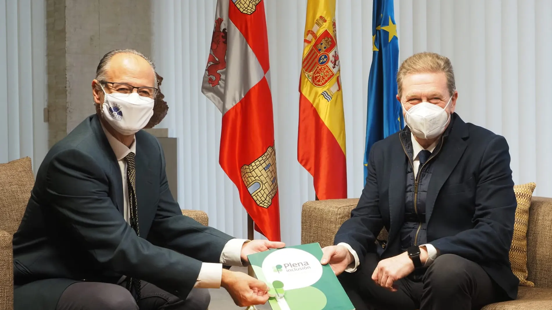 Luis Fuentes durante su encuentro con el presidente de Plena Inclusión Castilla y León, Juan Pablo Torres
