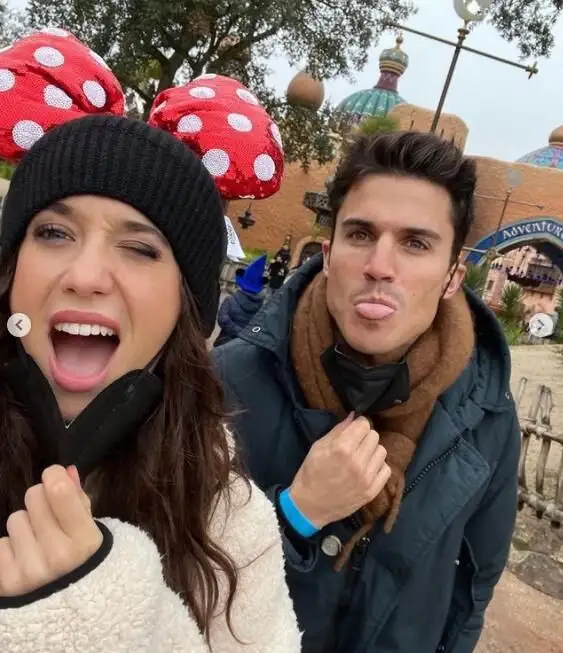 María Pedraza y Álex González en Disneyland Paris