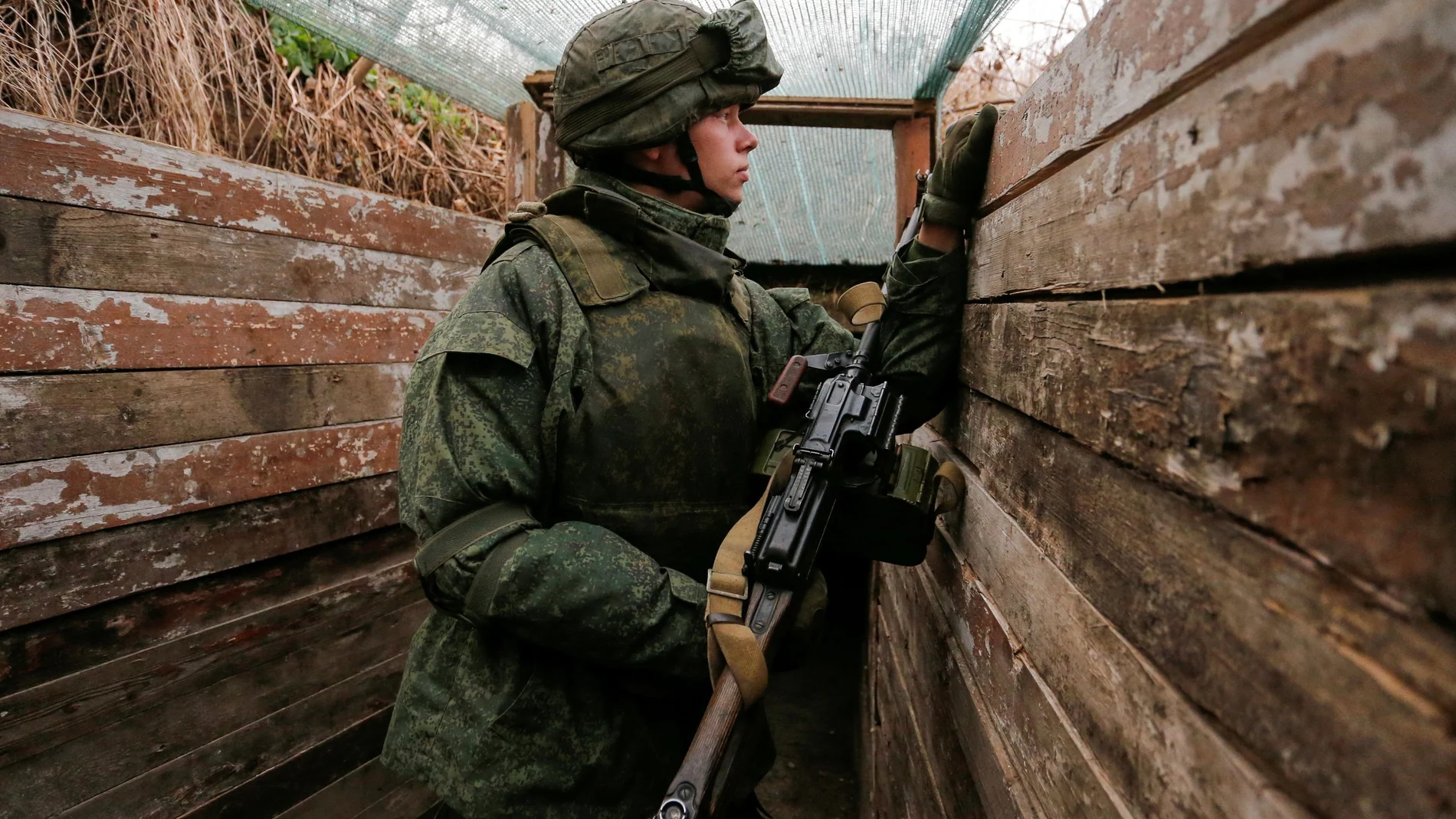Un soldado de la autoproclamada república de Donetsk en el este de Ucrania