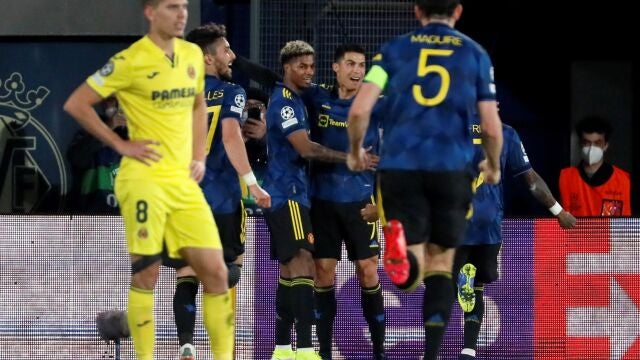 Los jugadores del Manchester United celebran el gol de Cristiano al Villarreal