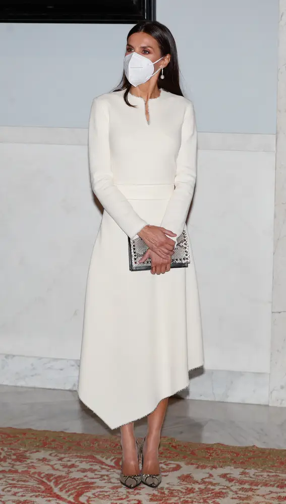 Doña Letizia recupera en Estocolmo el vestido blanco más misterioso.