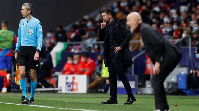 El técnico argentino del Atlético de Madrid, Diego Pablo Simeone, en el Atlético-Milan de Champions