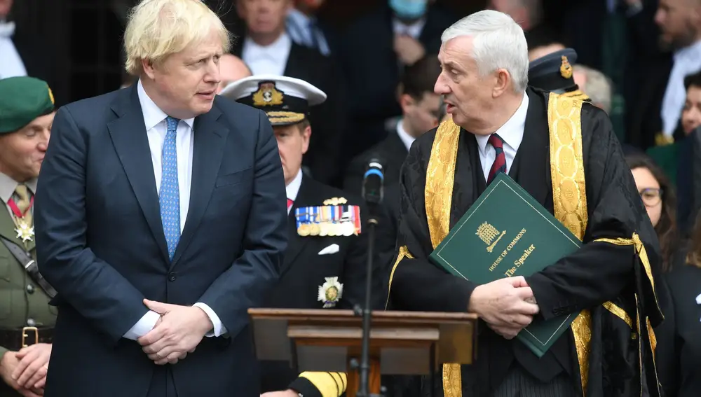 El primer ministro británico, Boris Johnson, y el &quot;speaker&quot;, Lindsay Hoyle, en un acto en el Parlamento