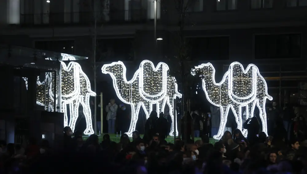Encendido de las luces de Navidad en Madrid por parte del Alcalde y todos los grupos municipales en Plaza de España.