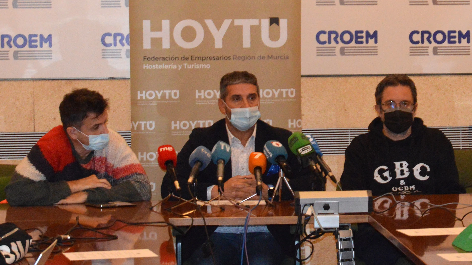 HoyTú demanda el uso del pasaporte COVID para la vida pública en general