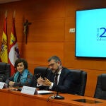 El profesor Fernando Romera durante la conferencia en la UCAV