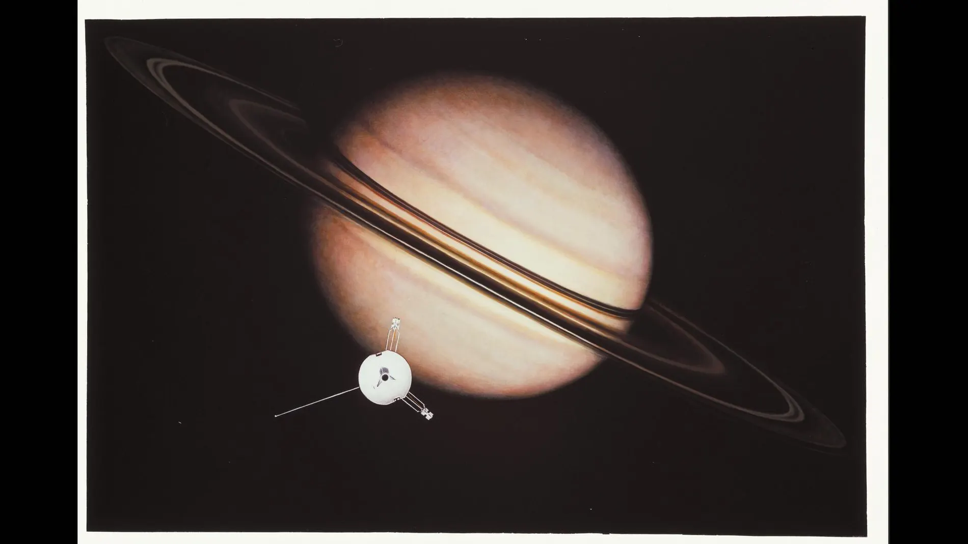 Recreación de la Pioneer 11 acercándose a Saturno.
