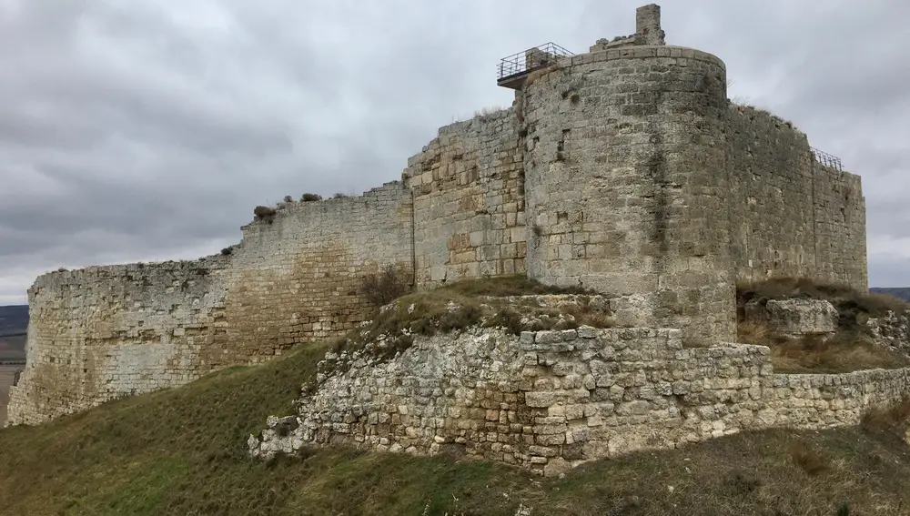 Las ruinas del Castillo de Castrojeriz están abiertas al público todo el año.