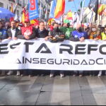 Más de 150.000 policías y guardias civiles toman la calle para impedir la reforma de la “Ley Mordaza”