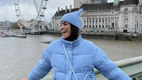 Marta Lozano con el plumas más buscado de Bershka