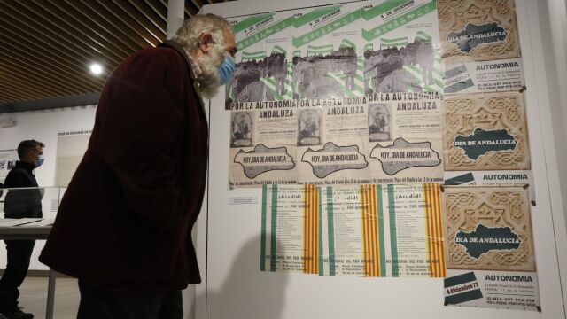 La muestra recorre la historia de la conquista de la autonomía andaluza