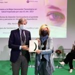 La consejera de Sanidad, Verónica Casado, recoge el premio a la mejor innovación tecnológica en Salud